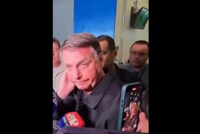 Bolsonaro chora por não ir à posse de Trump ao levar Michelle para aeroporto 