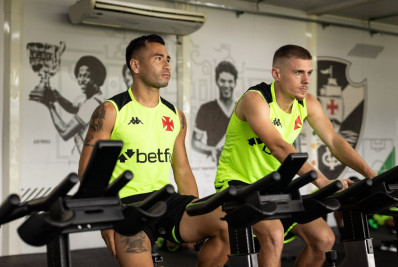 Vasco avalia situação de jogadores e deixa futuro em aberto