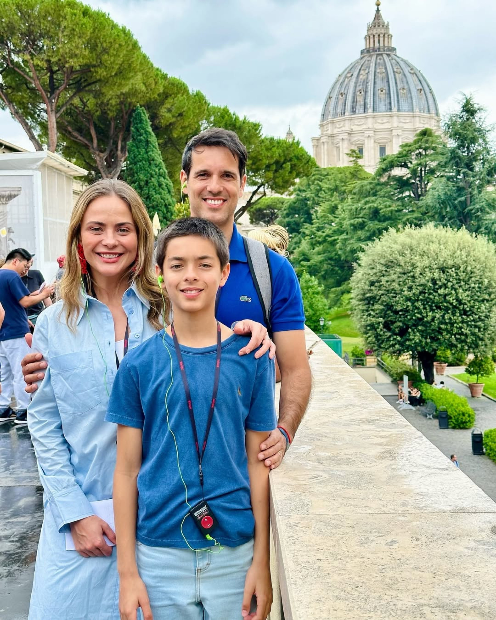 Juliana Silveira, o marido e o filho  - Reprodução / Instagram 