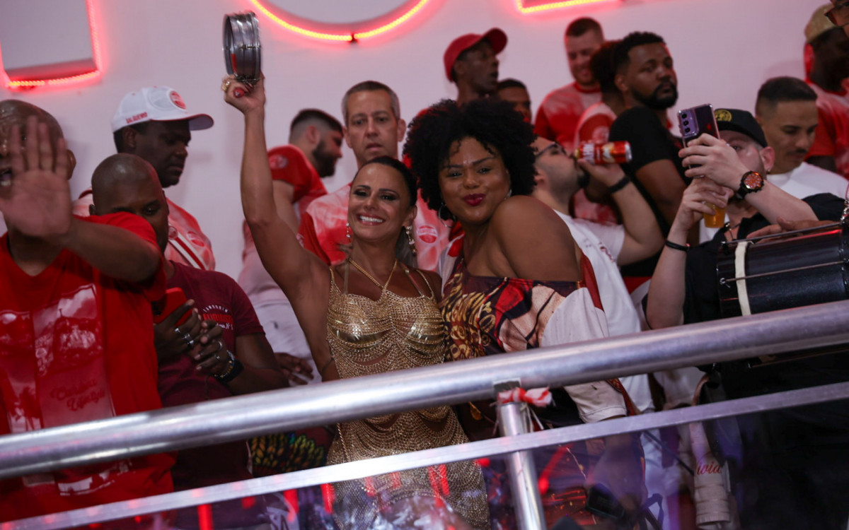 Viviane Araújo e Carla Cristina Cardoso