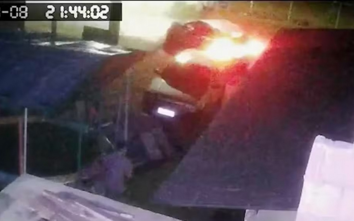 Registros de câmera de segurança captaram instante em que companheiro de Camila fugiu