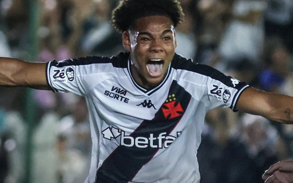 Walace levou a melhor em quase todas as bolas na área e marcou em seu primeiro jogo no profissional