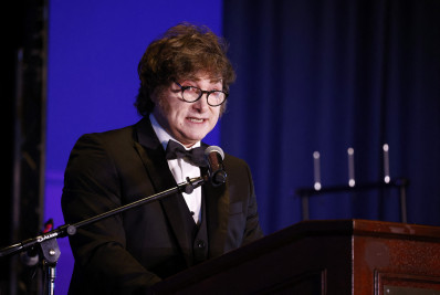 Justiça argentina vai investigar se Milei cometeu fraude ao promover criptomoeda em suas redes