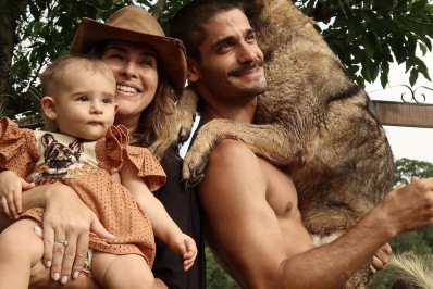 Após separação, Fernanda Paes Leme e Victor Sampaio curtem dia de praia com a filha 