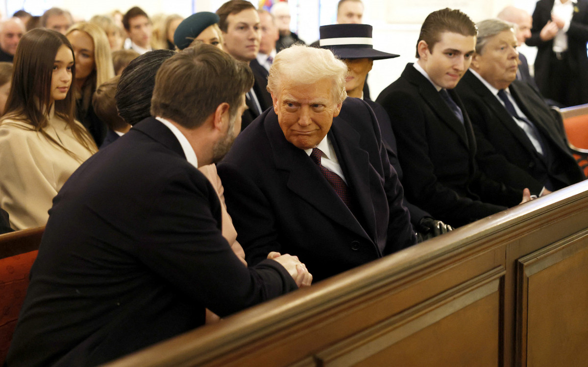 Trump compareceu a uma igreja próxima à Casa Branca nesta segunda-feira