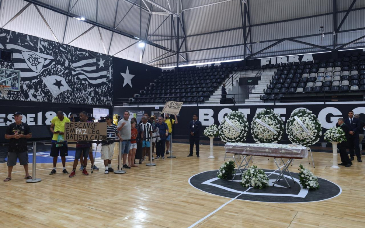 Corpo de Léo Batista foi velado em General Severiano, sede do Botafogo, o seu clube do coração