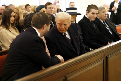 Trump participa de culto em igreja antes da cerimônia de posse