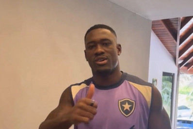 Bastos se reapresenta, e Botafogo tem elenco completo para a pré-temporada