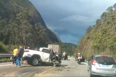 Homem fica ferido em acidente de carro na BR-040