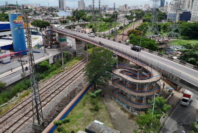 Passarela do Viaduto Dom Adriano Hipólito passa por obras de manutenção