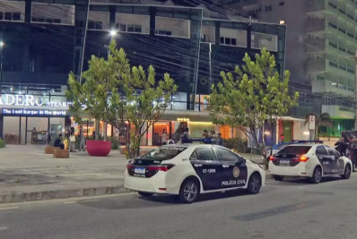 Tentativa de assalto em restaurante na Barra deixa suspeito morto e turista paraguaio  ferido