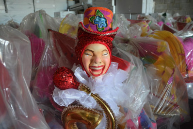 União de Maricá inicia armazenamento de fantasias prontas para o Carnaval 2025