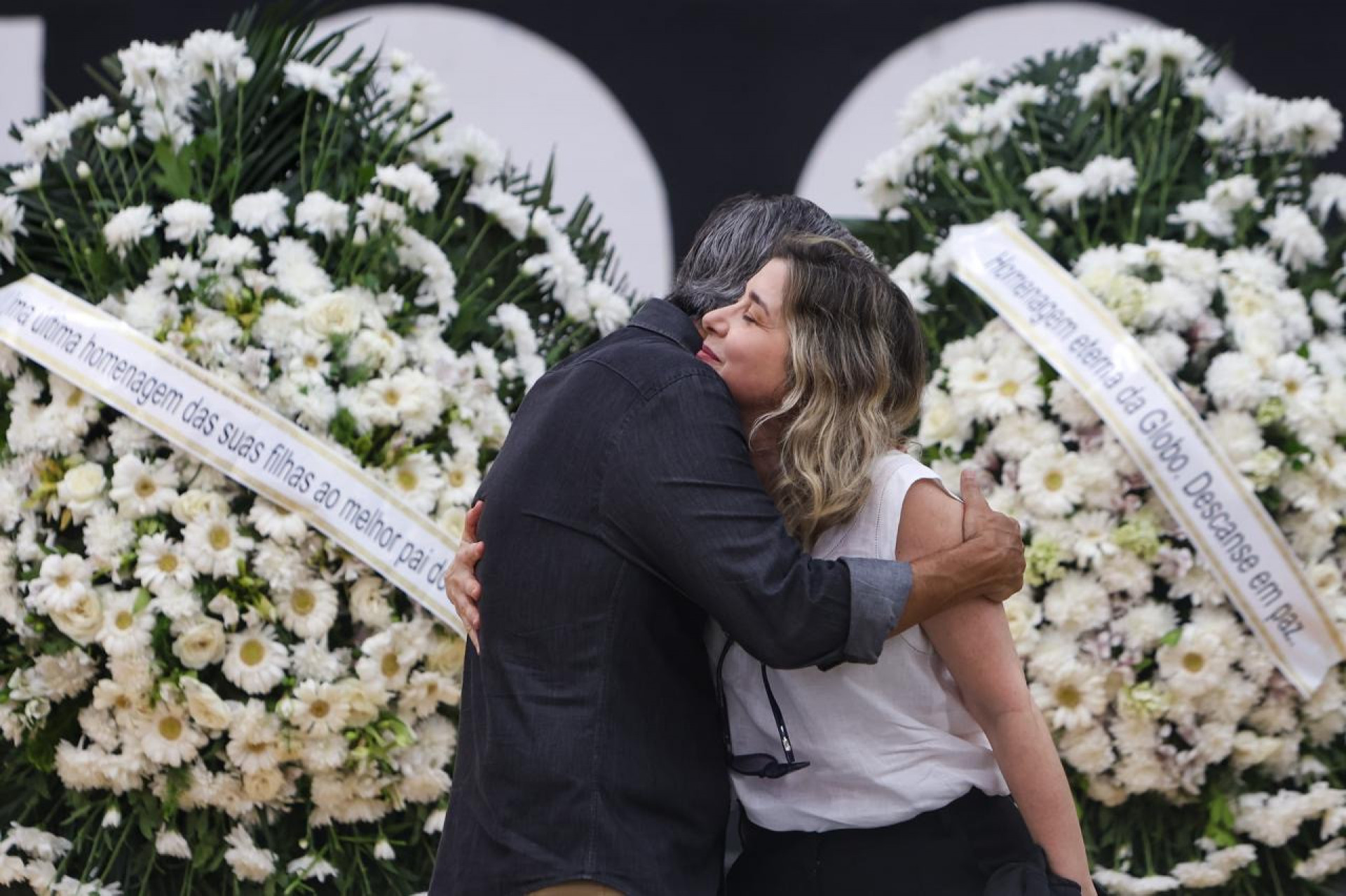 Familiares, amigos e fãs compareceram ao velório de Léo Batista em General Severiano, nesta segunda-feira (20) - Renan Areias / Agência O Dia