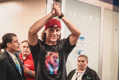 David Luiz é recebido com festa no desembarque em Fortaleza