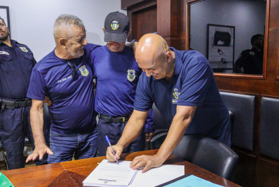 Prefeito Fábio do Pastel assina PCCR da Guarda Civil Municipal de São Pedro da Aldeia