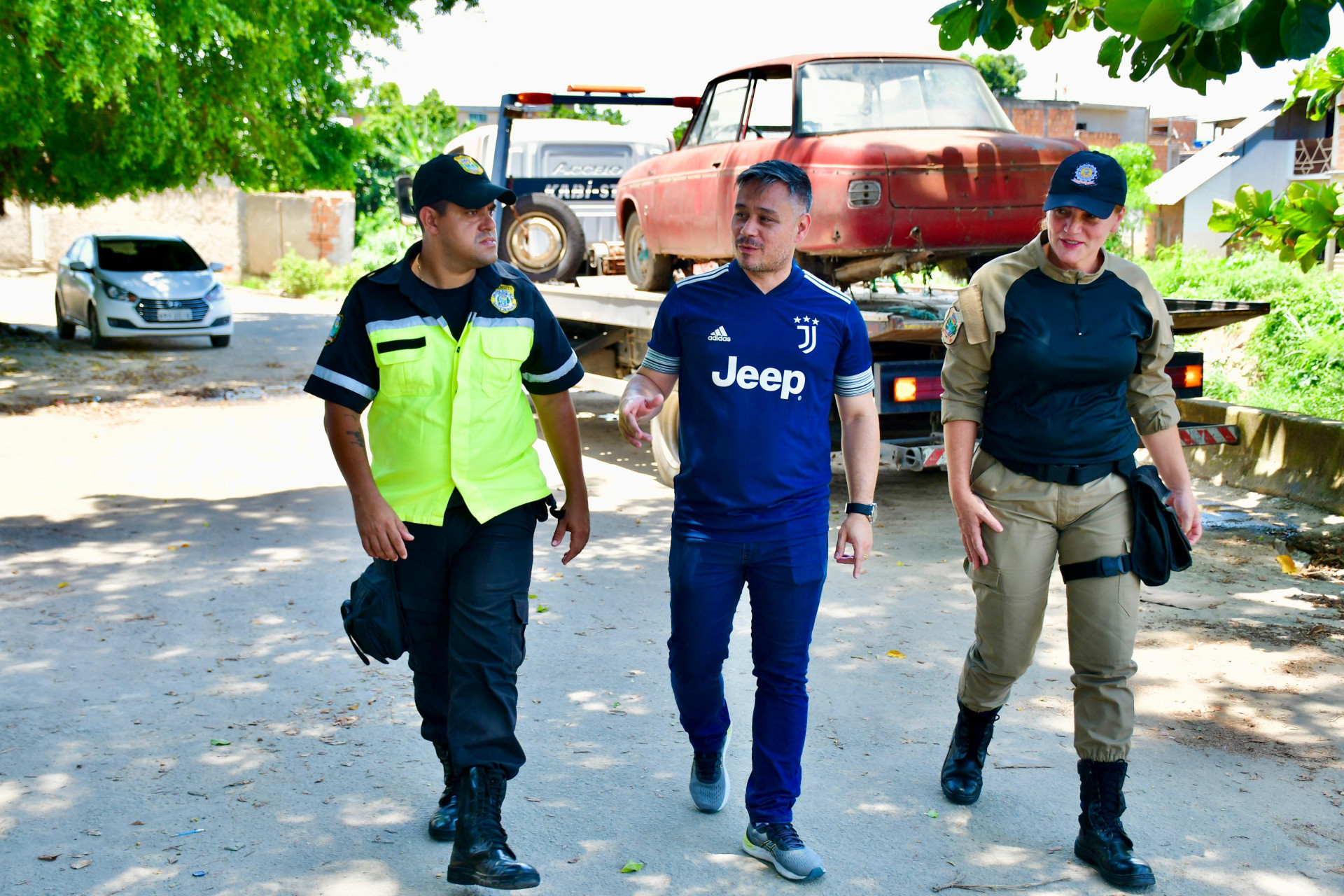 O secret&aacute;rio de Seguran&ccedil;a P&uacute;blica, Aruak Oliveira, acompanhou a opera&ccedil;&atilde;o de remo&ccedil;&atilde;o de carca&ccedil;as - Jeovani Campos / PMBR