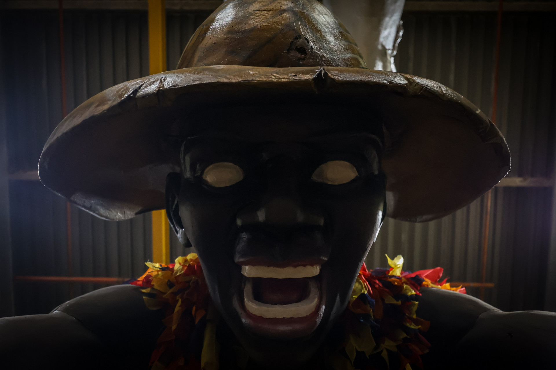 Detalhe da alegoria 'Exu-trunqueiro', que tacava fogo nos canaviais - Renan Areias/Ag&ecirc;ncia O Dia