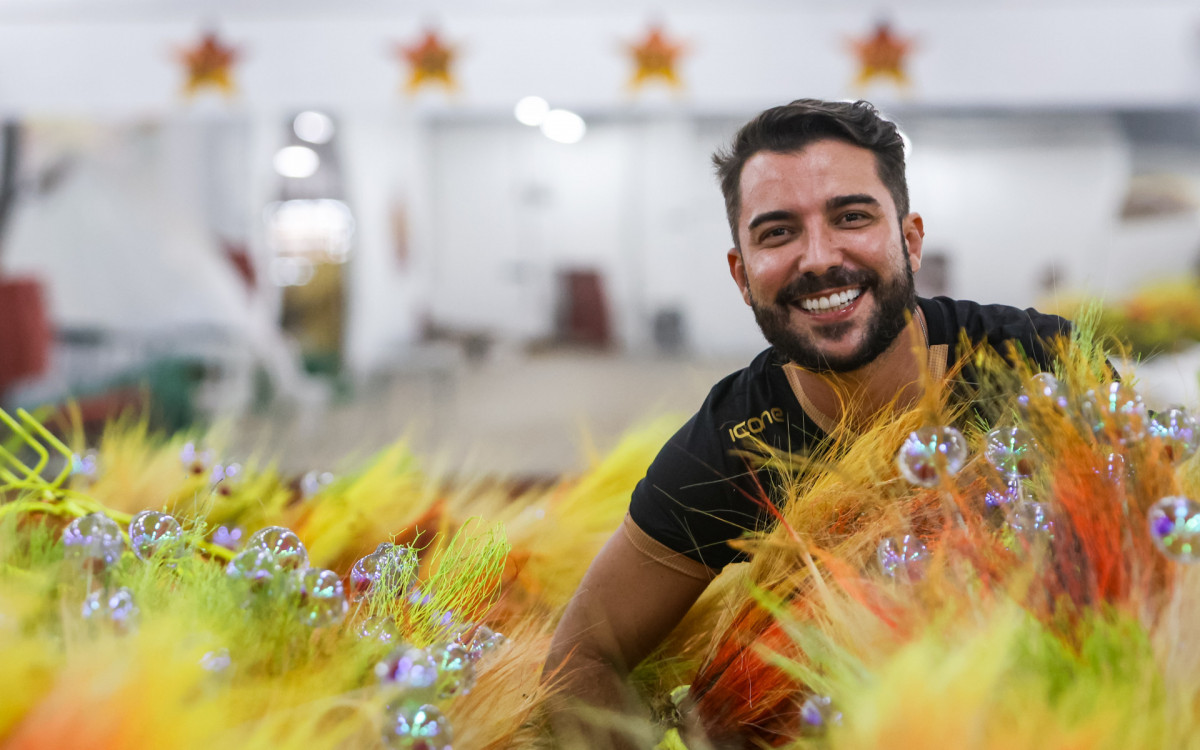 Carnavalesco da Unidos do Viradouro, Tarc&iacute;sio Zanon diz que quer superar comiss&atilde;o de frente do ano passado - Renan Areias/Ag&ecirc;ncia O Dia