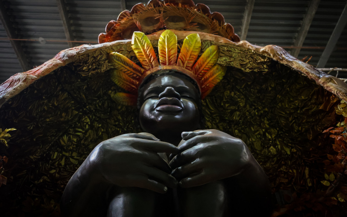 Malunguinho Mestre trabalha pela cura com  a Jurema - Renan Areias