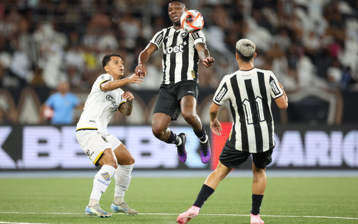 Lance do jogo entre Botafogo e Volta Redonda
