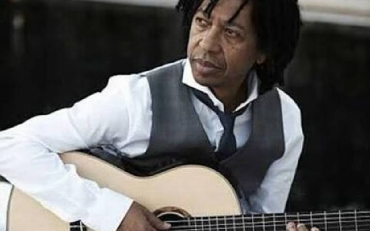Sobrou até mesmo para o cantor Djavan. Coitado