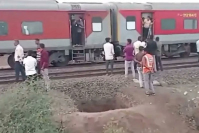 Índia: 11 pessoas morrem atropeladas após pularem de trem para fugir de suposto incêndio