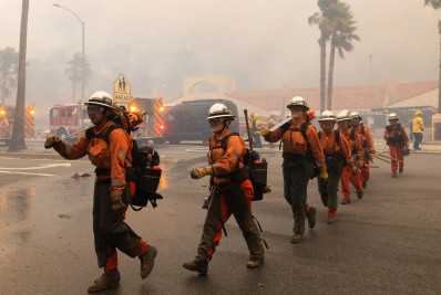 Incêndio florestal obriga 19 mil pessoas a deixar o norte de Los Angeles