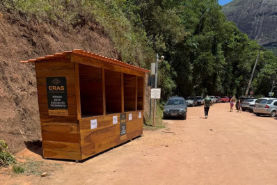 Secretário ganha ponto de coleta seletiva instalado pela iniciativa privada de Petrópolis