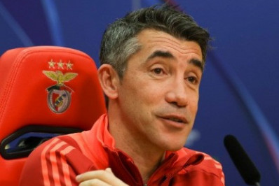 Coletiva de ex-técnico do Botafogo é interrompida por sons de galo: ‘Vou começar a missa’