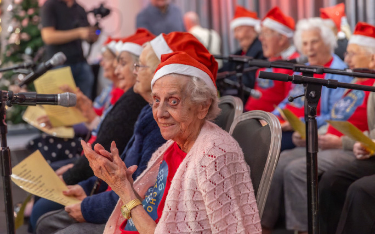 Todos os membros do grupo são residentes das sete casas de repouso da empresa Runwood Homes - Reprodução / Runwood Homes