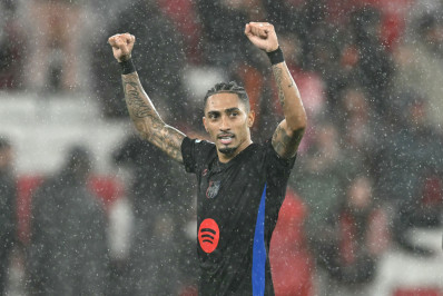 Jornal espanhol destaca Raphinha como referência do Barça: 'Mentor e protetor'