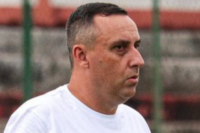 Bangu demite técnico após goleada para o Flamengo