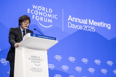 Milei diz que país é exemplo de responsabilidade fiscal e minimiza gesto associado ao nazismo feito por Musk