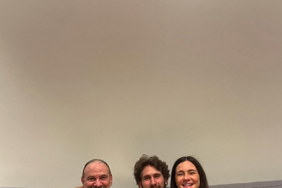 Felipe Ricca abre álbum de fotos com os pais, Adriana Esteves e Marco Ricca