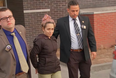 Mulher é presa por matar homem e esconder corpo em sacos de lixo embaixo da cama