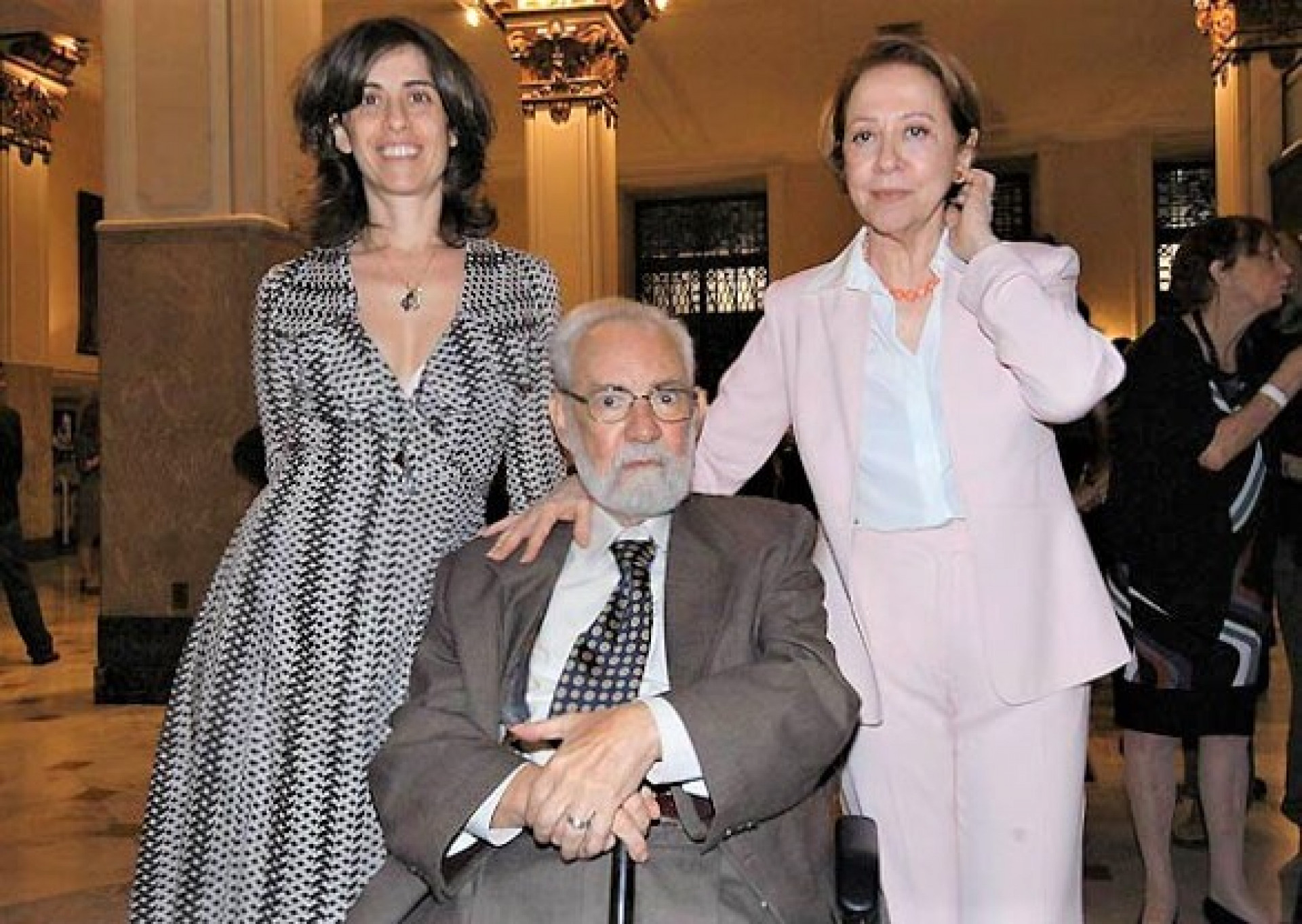 Fernanda Torres, o pai, Fernando Torres e a mãe, Fernanda Montenegro  - Reprodução / Internet 