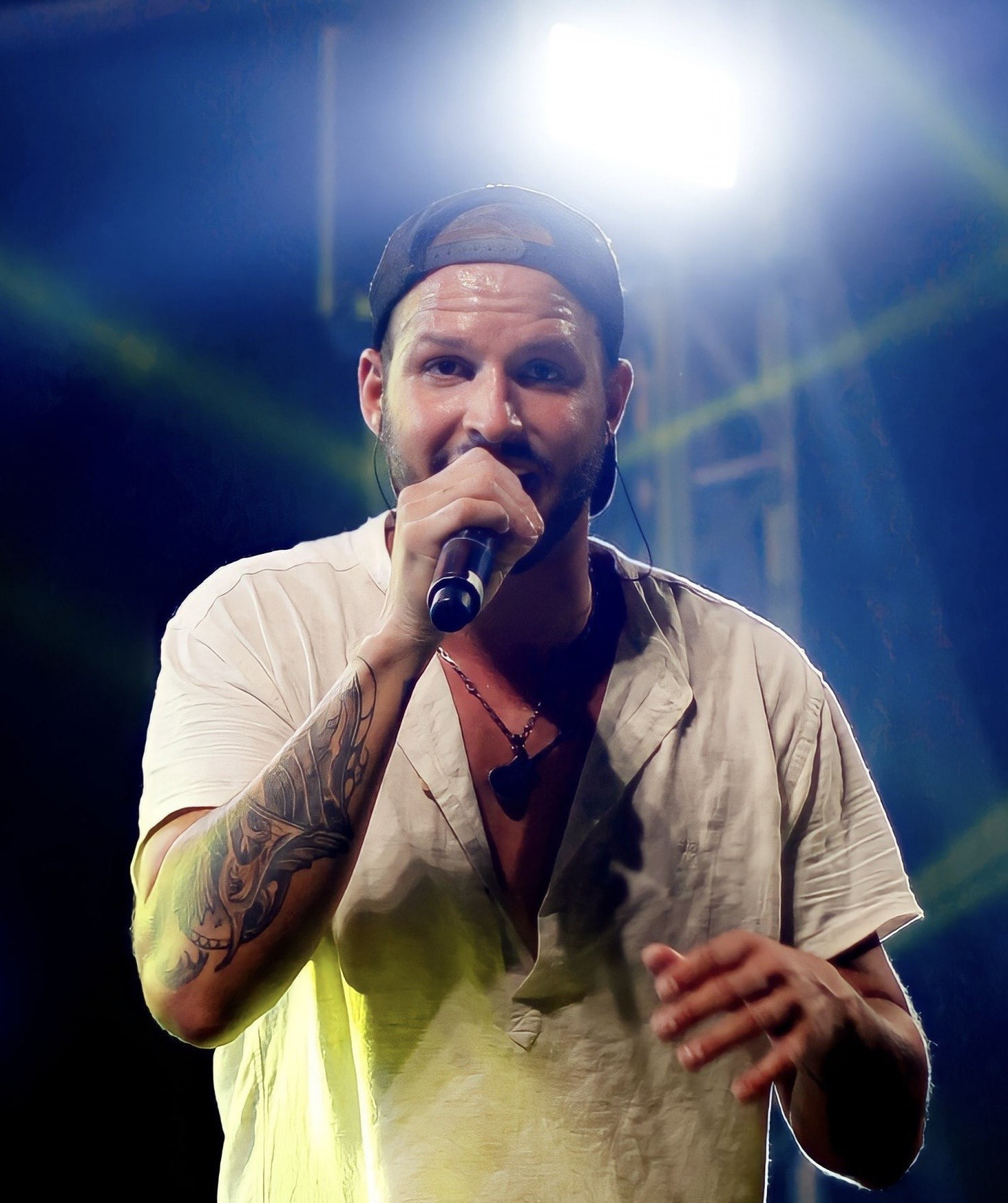 Thiago Yyoo &eacute; sin&ocirc;nimo de alegria e celebra&ccedil;&atilde;o no palco do Sesc Ver&atilde;o de Rio das Ostras - Foto: Divulga&ccedil;&atilde;o