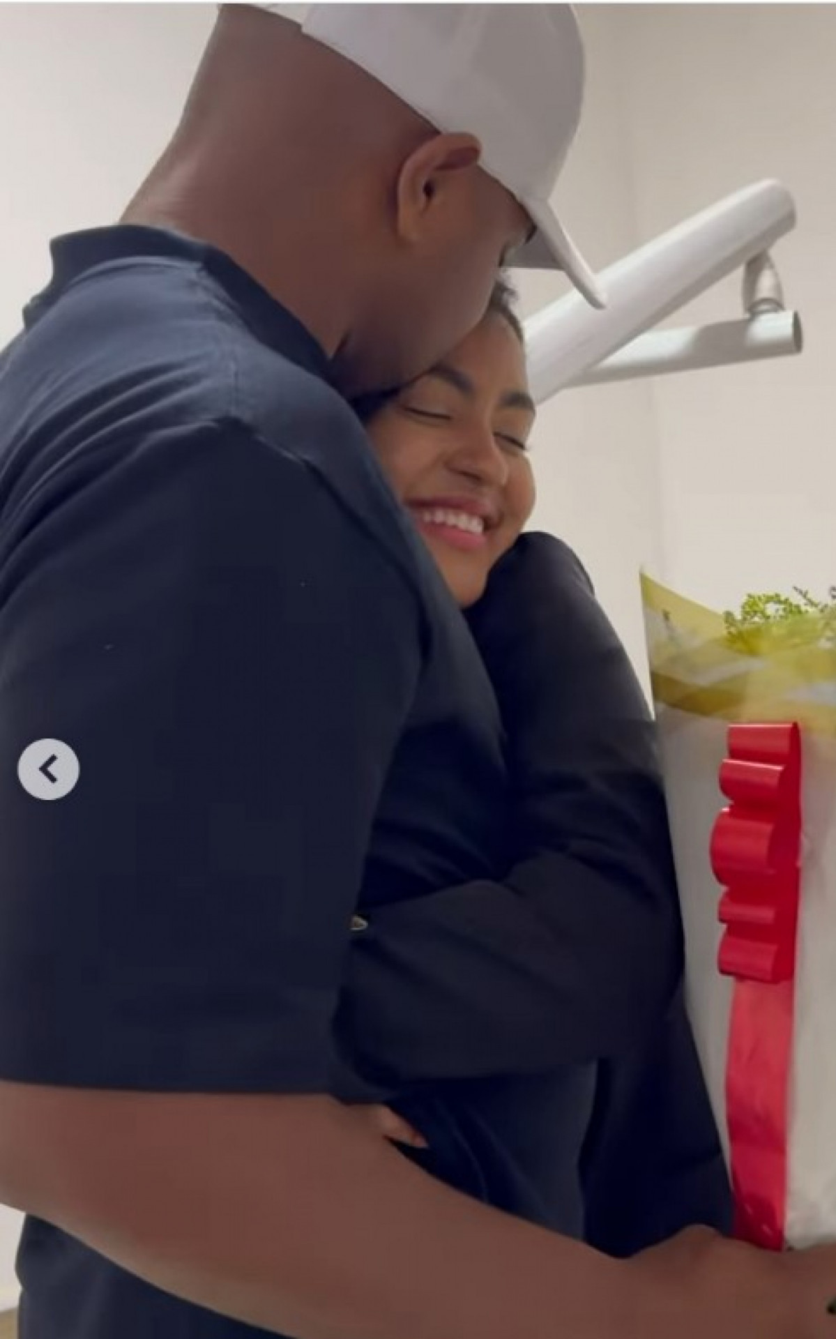 Davi Brito surpreende a namorada Adriana Paula - Reprodução/Instagram