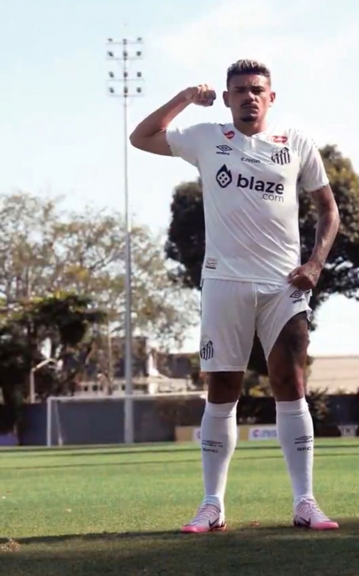 Tiquinho Soares &eacute; refor&ccedil;o do Santos - Reprodu&ccedil;&atilde;o/X @SantosFC