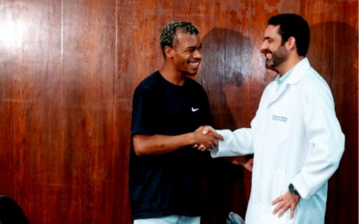 Paciente que teve pedaço de madeira na cabeça passa por cirurgia no Hospital de Saracuruna