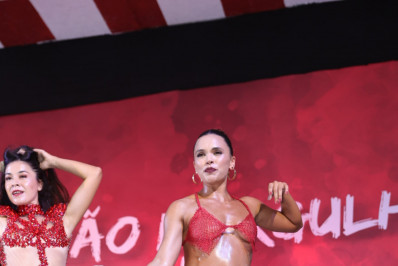 Giovana Cordeiro participa do ensaio da Porto da Pedra 