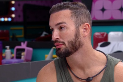 Daniele Hypolito se isola no 'BBB 25' e Diego cogita: 'Melhor a gente apertar o botão'