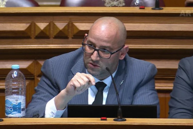 Deputado português é acusado de roubar malas em aeroportos