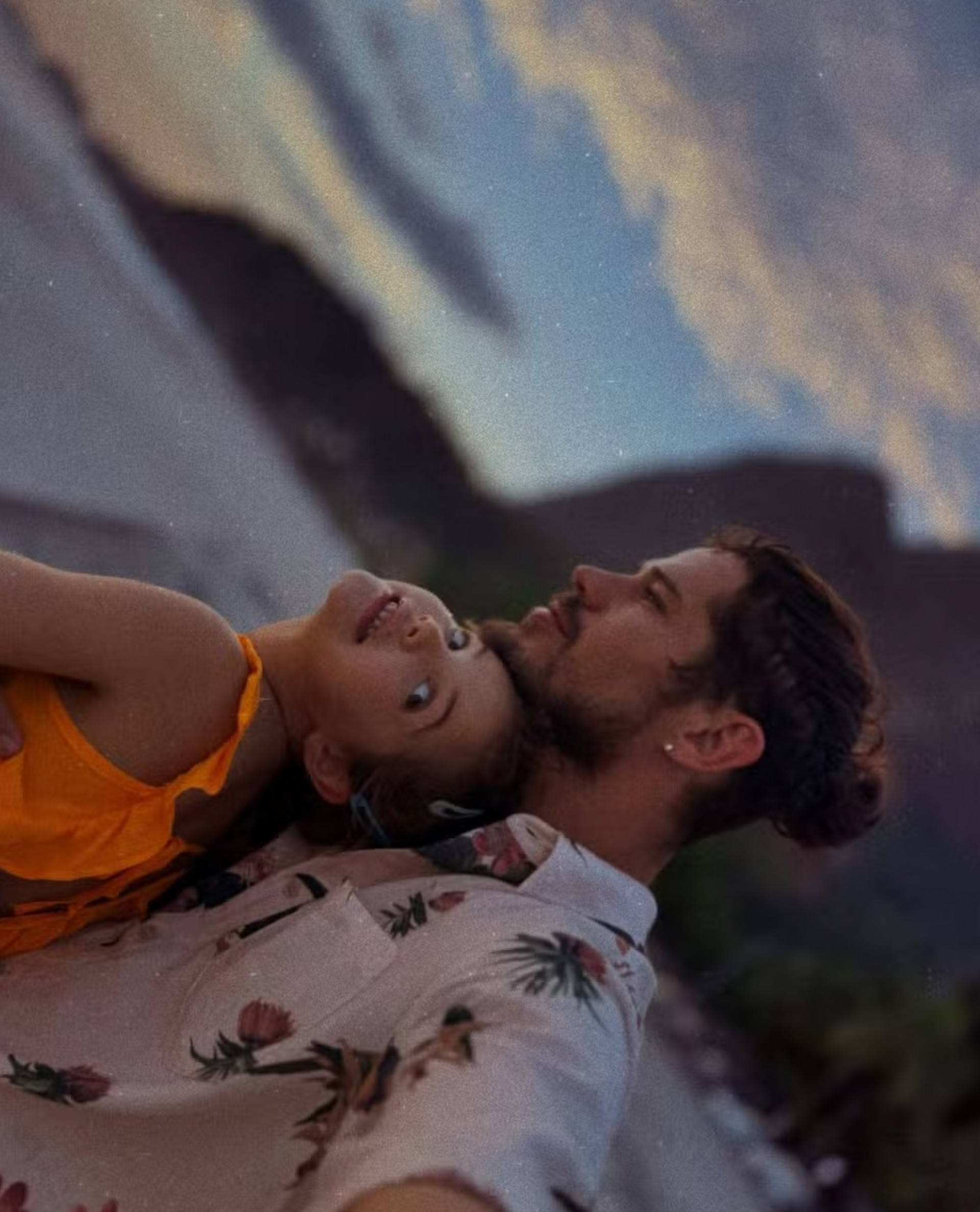 José Loreto curte passeio na praia com a filha  - Reprodução/Instagram