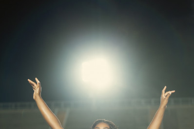 Erika Januza exibe as curvas em ensaio da Viradouro na Sapucaí