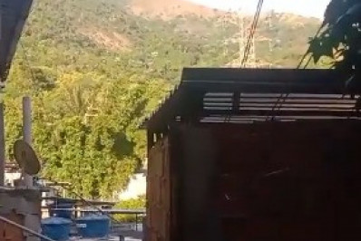 PM realiza operação no Morro do Andaraí e moradores relatam intensa troca de tiros