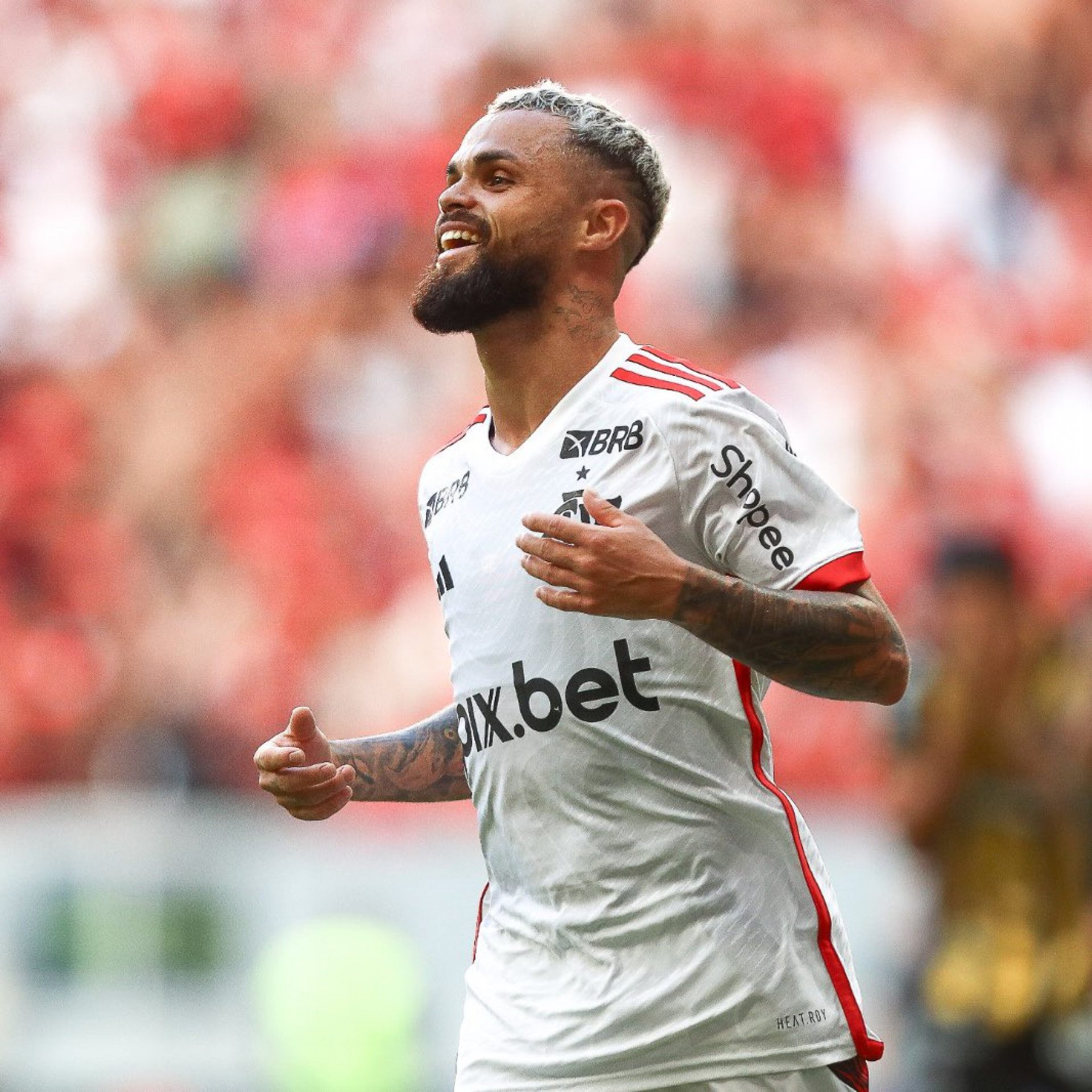 Rindo à toa: o atacante Michael comemora o seu gol, que abriu caminho para a vitória do time principal do Flamengo, ontem, em Brasília - Gilvan de Souza/ Flamengo