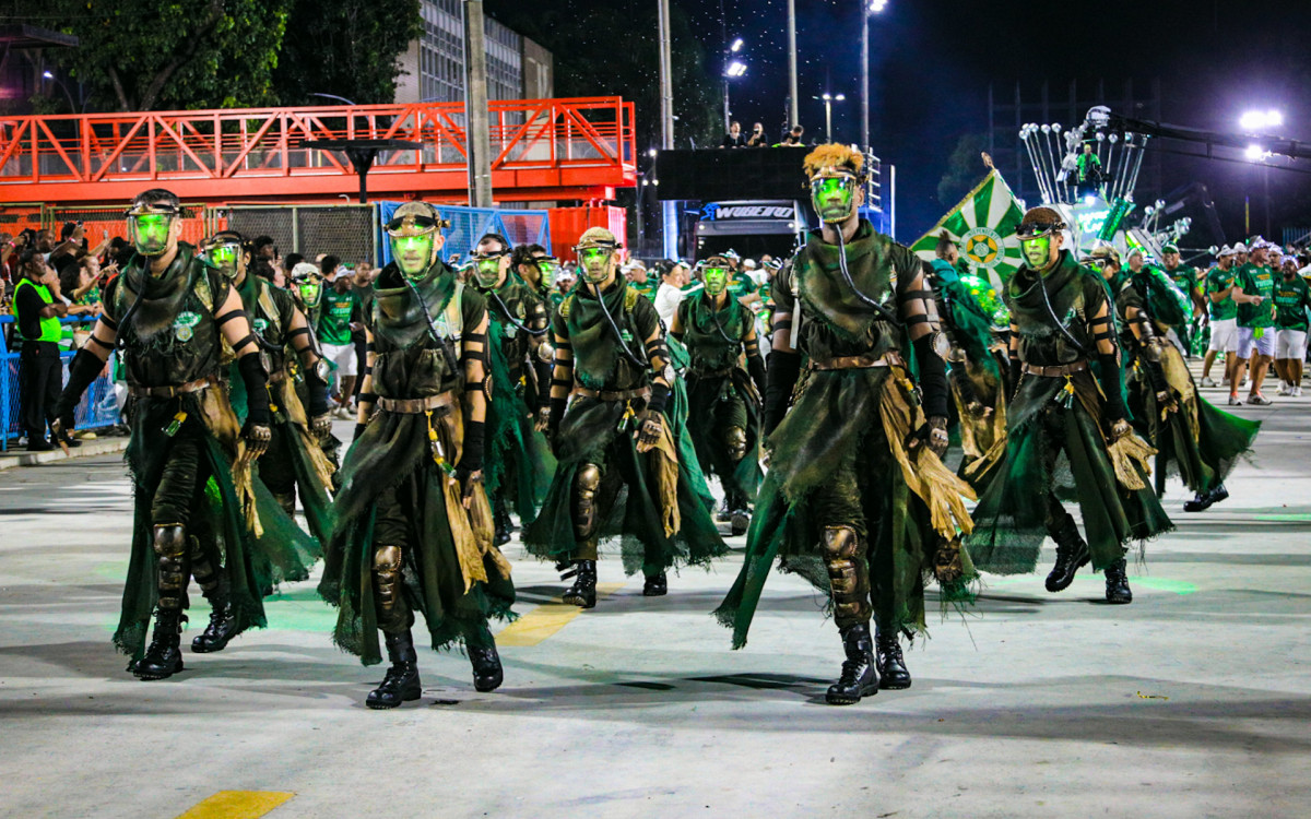 Comissão de frente da Mocidade de Padre Miguel