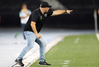 Carlos Leiria celebra proximidade do G-4 e projeta analisar o Fluminense