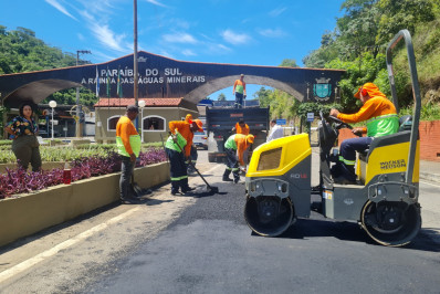 Operação tapa-buracos é iniciada em Paraíba do Sul